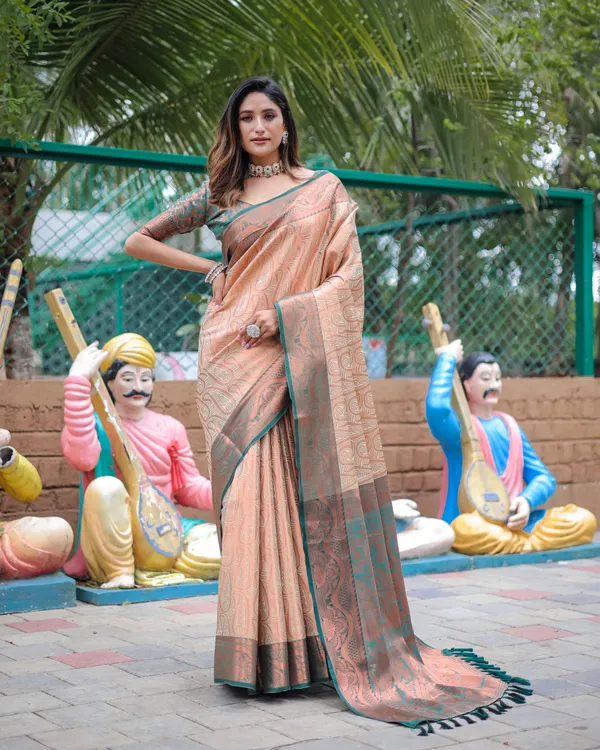 Pista_Green_Fabulous_Kanjivaram_Silk_Saree_With_Blouse_Piece_Attached